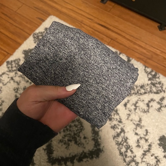 Gray lululemon Wonder Under Size 4 - Picture 3 of 4